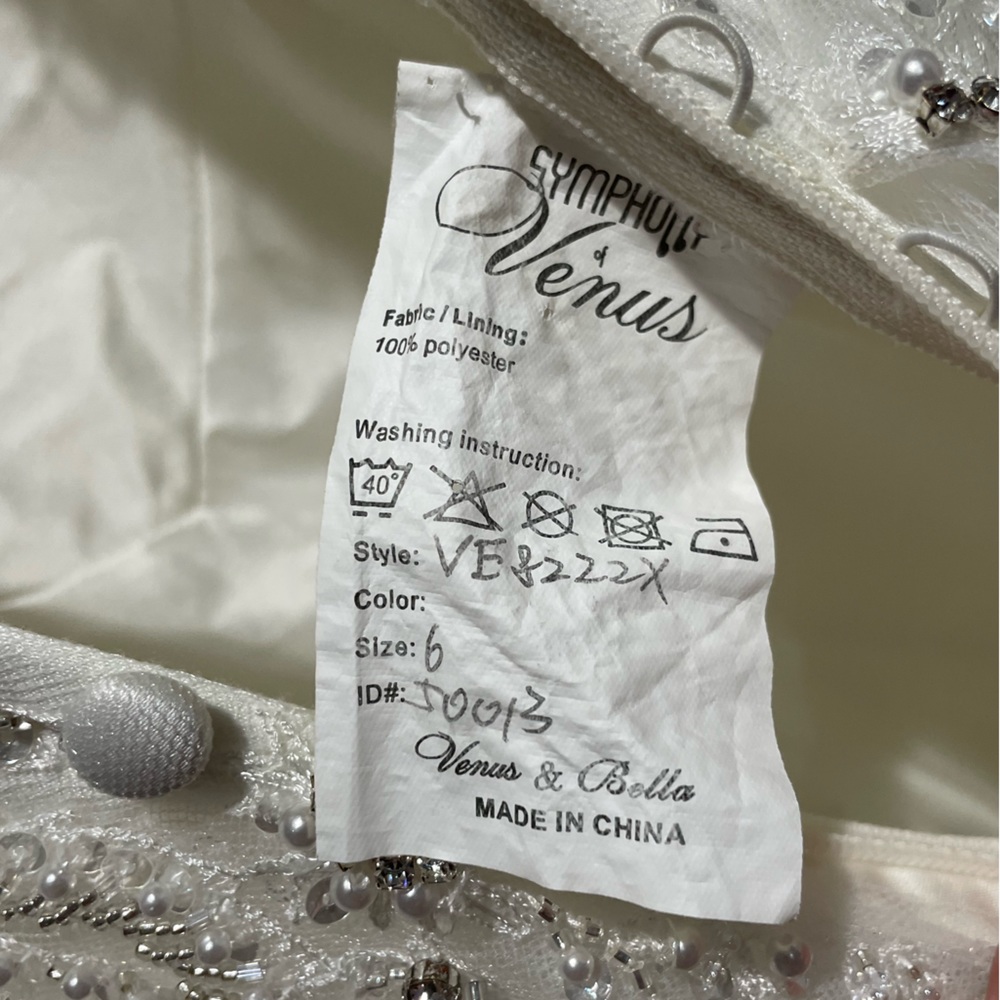 Symphony of Venus Wedding dress - Picture 5 of 6